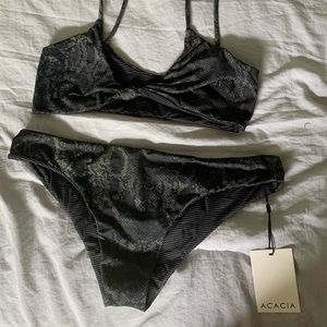 BNWT sage python set
